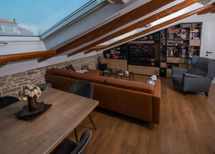 Urban Viktor - Downtown Apartment
