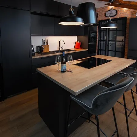 Urban Viktor - Downtown Pula